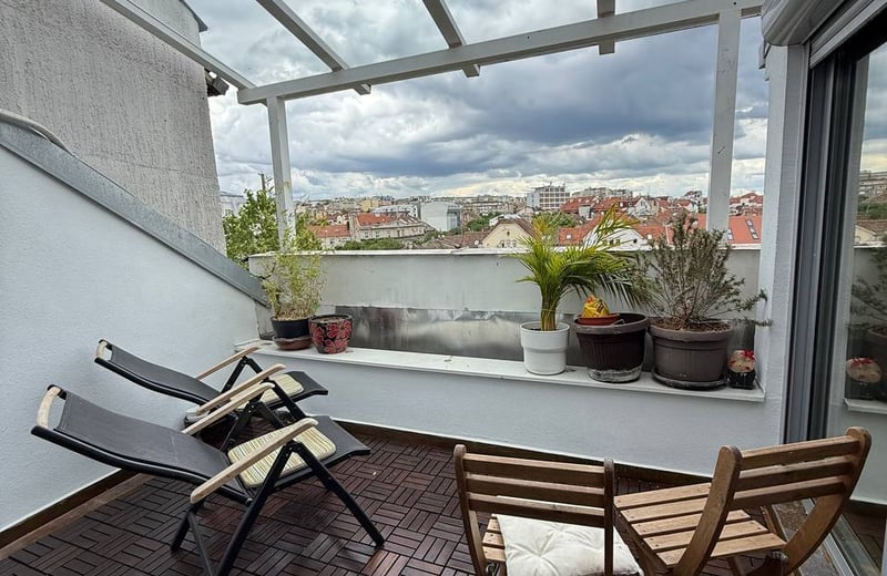Alquiler de un apartamento dúplex de 3 habitaciones con vista a la ciudad, 90 m², Belgrado, Serbia